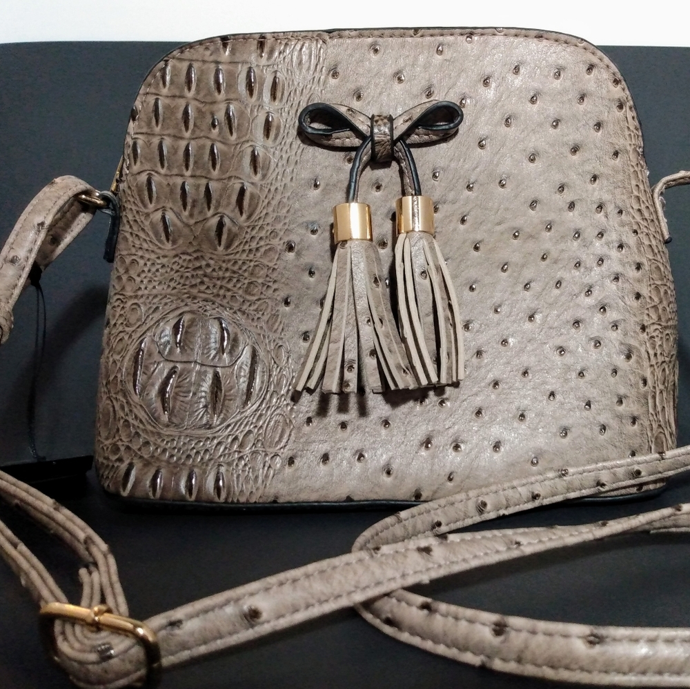 Brand New!! Women's Deluxity Vegan Crossbody Bag.